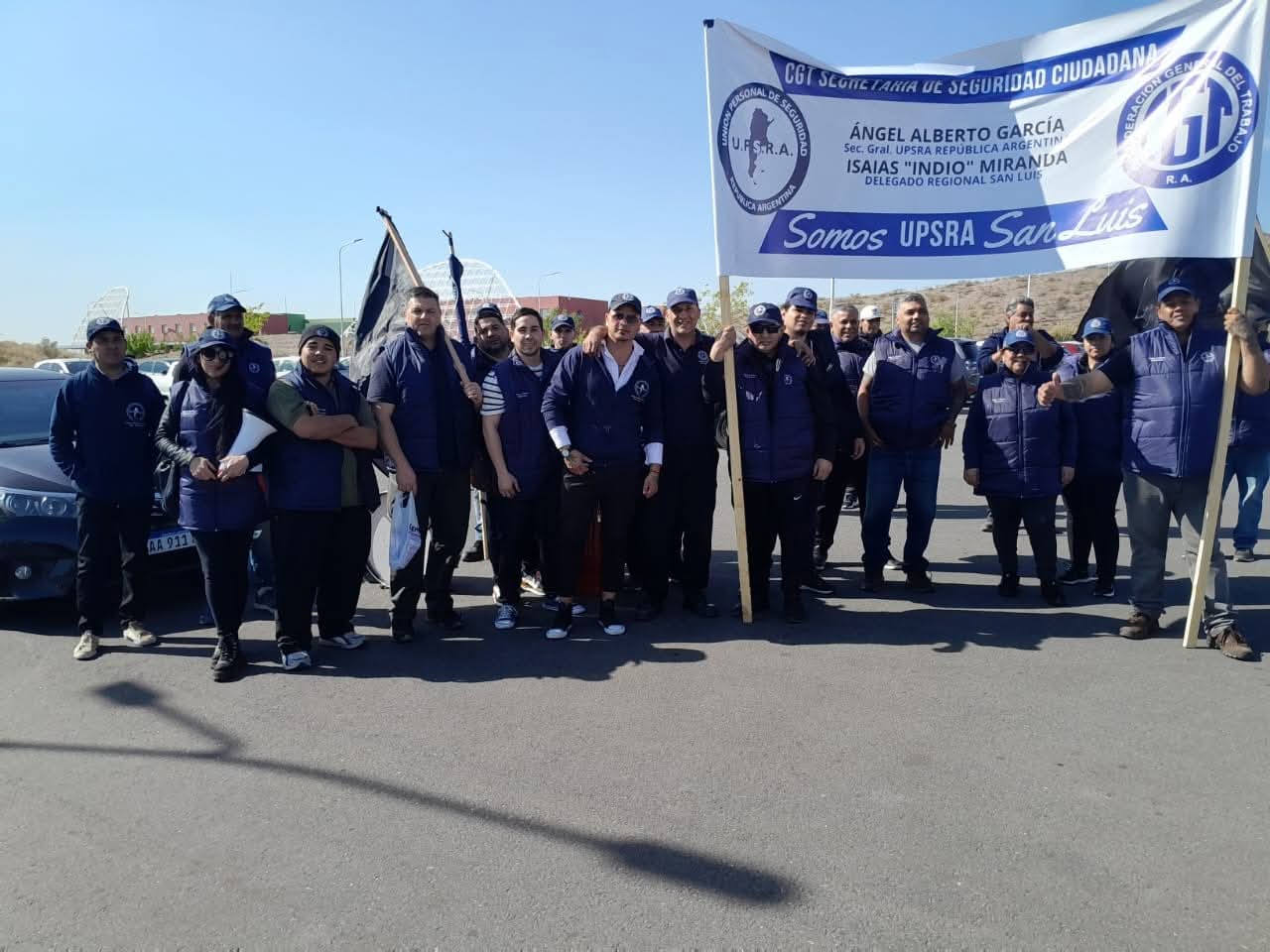 Vigiladores de UPSRA movilizados con banderas del gremio