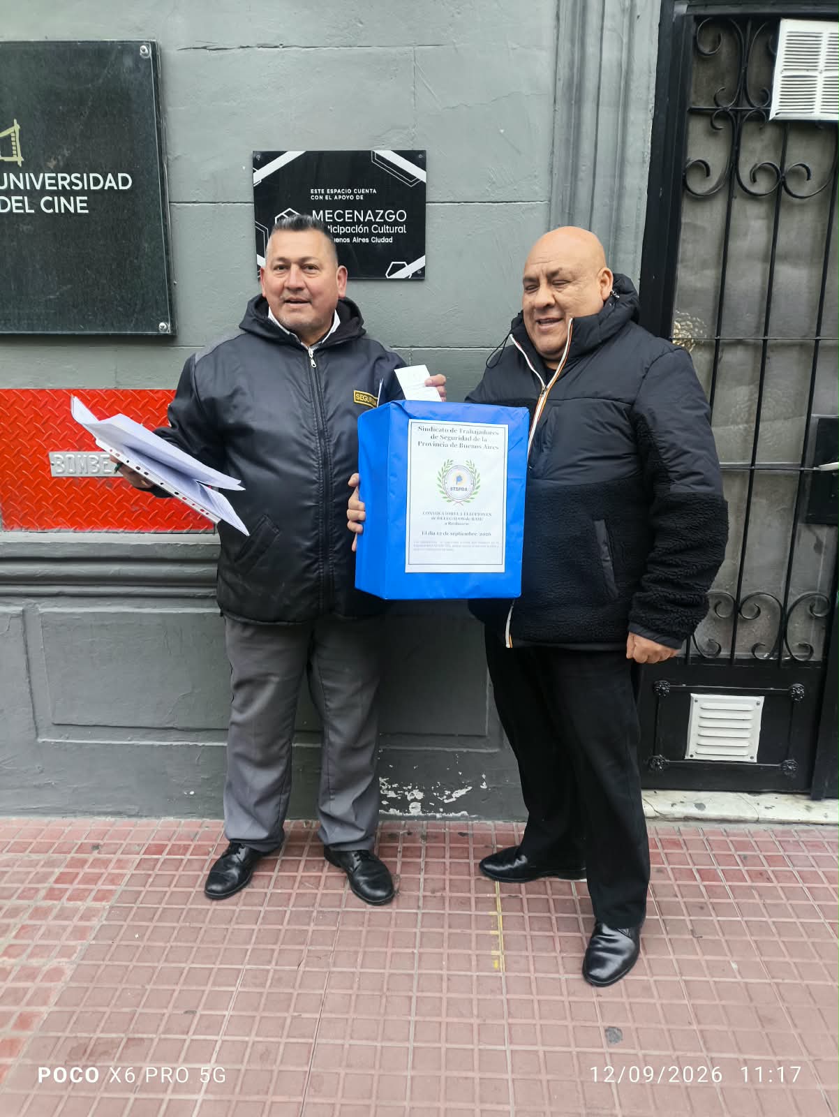 Delegados con la urna del STSPBA
